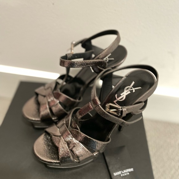 Saint Laurent
Tribute Leather 105mm Platform Sandals great condition, size 36+L - Picture 3 of 4